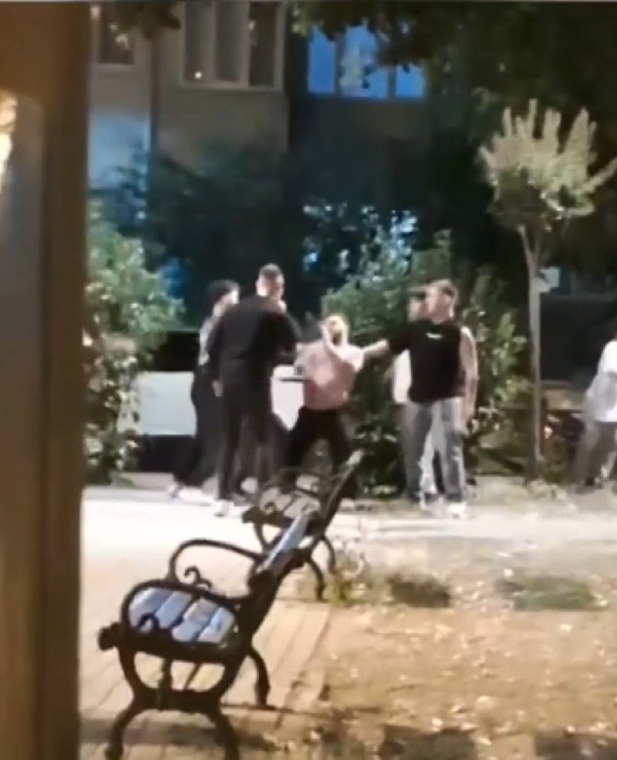 Ataşehir'de tekmeli yumruklu kavga! Polis zor ayırdı