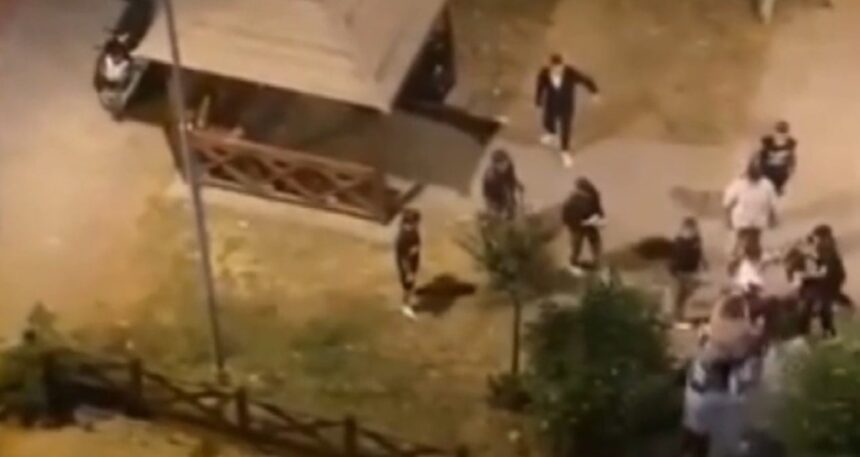 Ataşehir’de tekmeli yumruklu kavga! Polis zor ayırdı