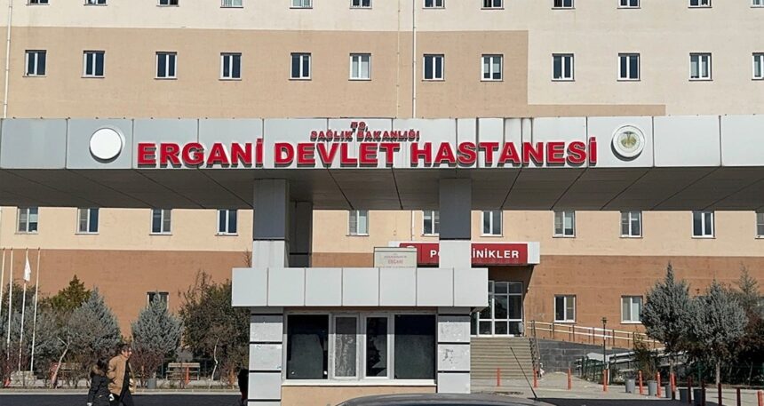 Baba dehşeti: Uyuyan kızlarını bıçakladı