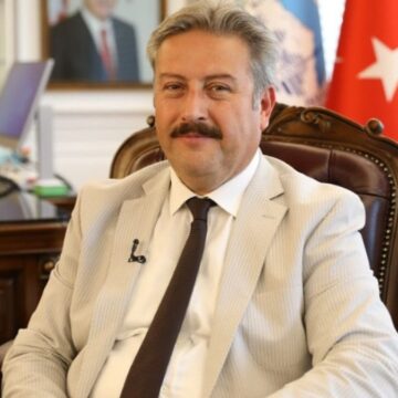 Başkan beyden kol saatine tatlıya, sucuğa milyon