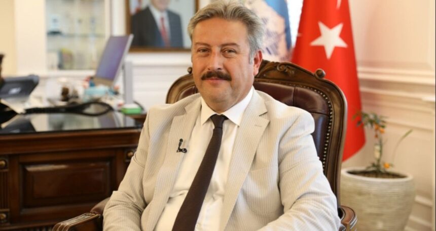Başkan beyden kol saatine tatlıya, sucuğa milyon
