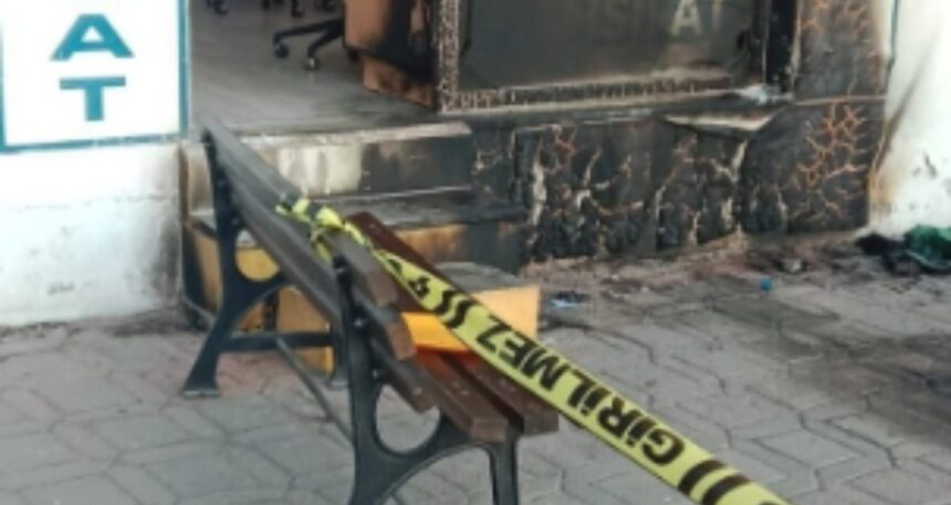 Belediyenin ofisini yaktılar! Görevli canını zor kurtardı