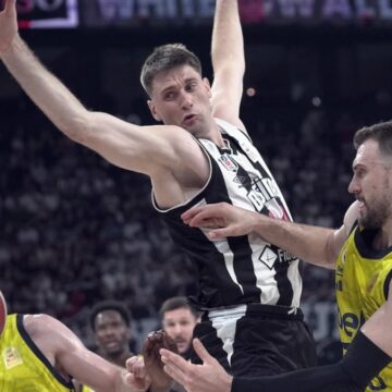 Beşiktaş Fenerbahçe karşısında seriyi 2-1’e getirdi