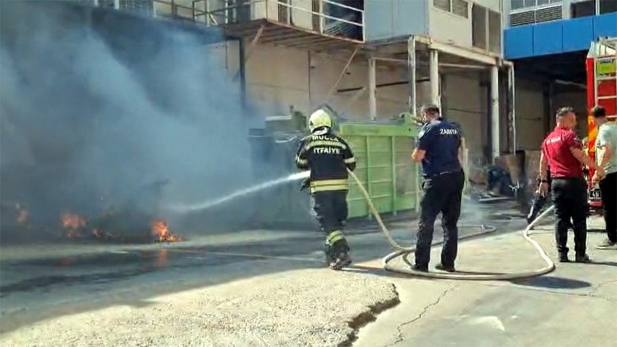 Bodrum’daki dev AVM’de yangın 1 Bodrum’daki dev AVM’de yangın