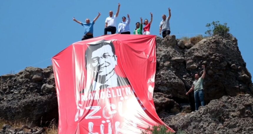Bodrum’un zirvesine dev İmamoğlu pankartı açtılar