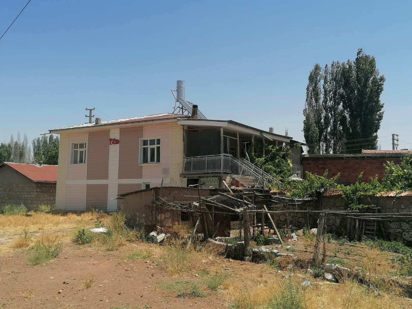 Bu da oldu! MHP'li Belediye şehit babasının evini satılığa çıkardı! Teröristler kadar bize müsamaha gösterilmiyor!
