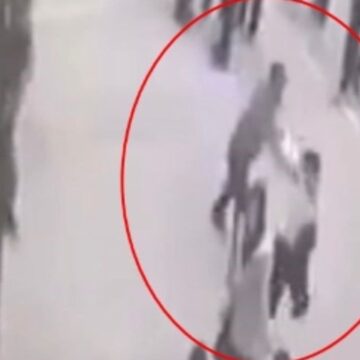 Bu nasıl öğretmen! Arkadaşlarının gözü önünde tekme tokat dövdü… 5 bin lira ceza aldı