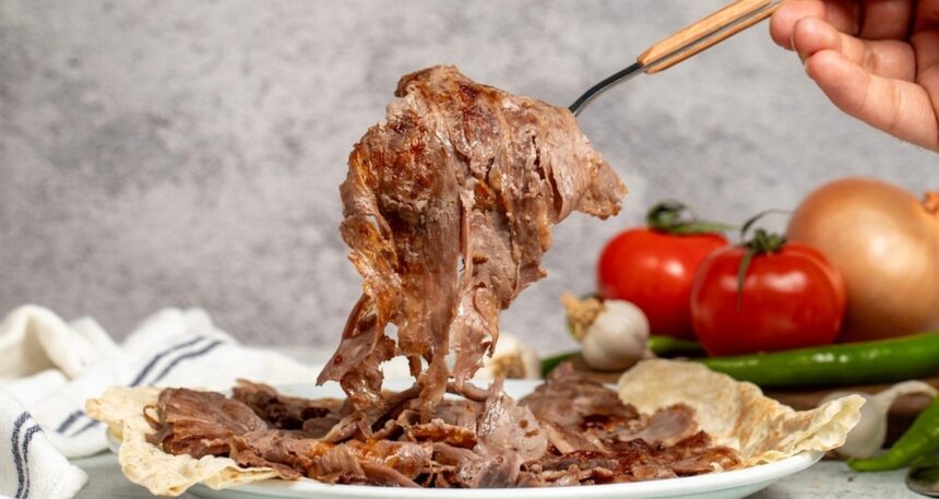 Bu restoranın önünden bile geçmeyin: Et döner diye bakın ne yedirmişler