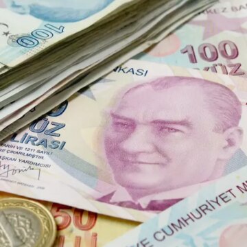 Çalışanlar isyan etti: Herkes zam beklerken dev şirket maaşları düşürdü