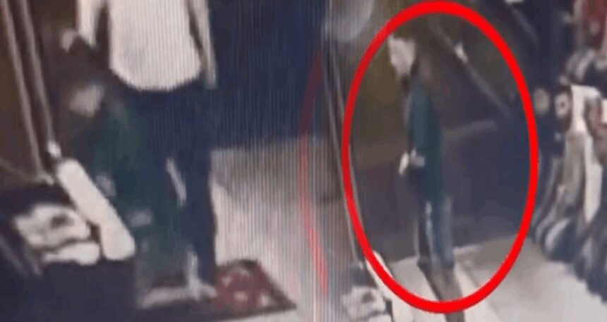 camideki-hareketleriyle-dikkat-cekmisti-valilikten-aciklama-geldi-QxRQjLhb.jpg Camideki hareketleriyle dikkat çekmişti: Valilikten açıklama geldi