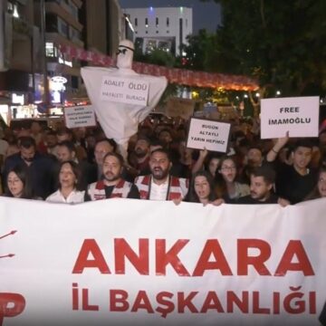 CHP’den Adalet Bakanlığı önünde dikkat çeken eylem