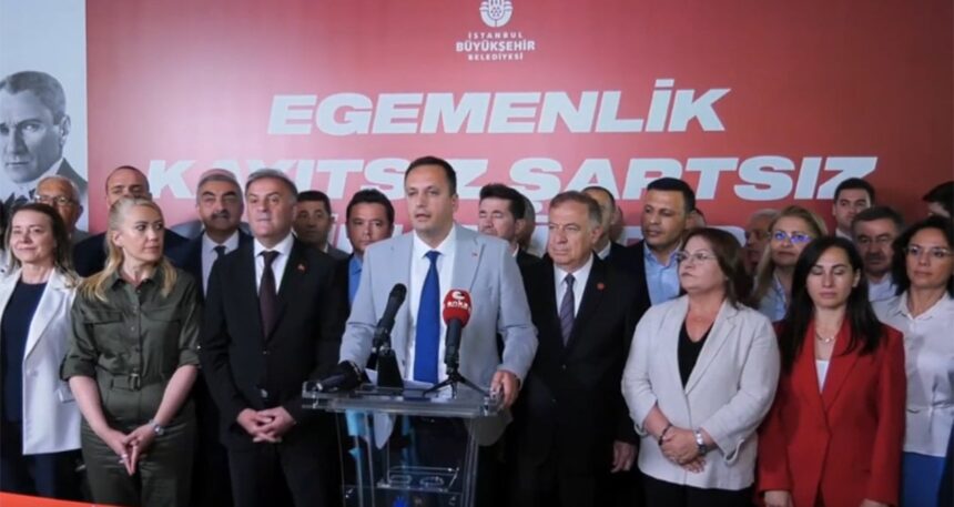 CHP’li başkanlar İmamoğlu ve arkadaşlarına destek için Saraçhane’de buluştu