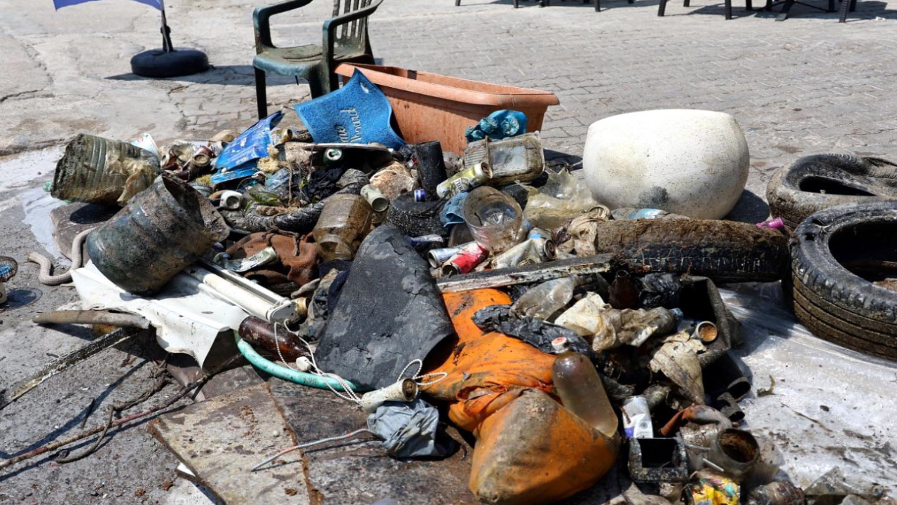 Deniz Market’ten çıkmayan kalmadı: cep telefonu vantilatör, damacana su, plastik sandalye