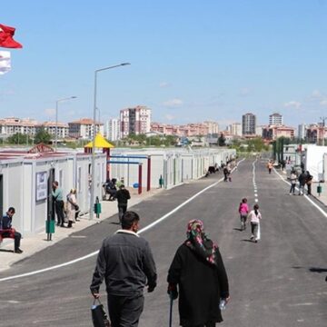Depremzedelere ‘zaten kiracıydınız’ dediler konteyner kenti boşaltmalarını istediler