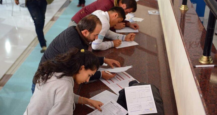 Diplomalı işsizler İŞKUR kuyrugunda