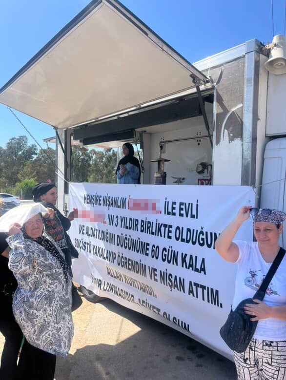 Düğününe günler kala aldatıldığını öğrendi astığı pankart kenti ayağa kaldırdı