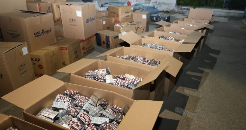 Durdurulan kamyonetten 332 bin uyuşturucu hap çıktı