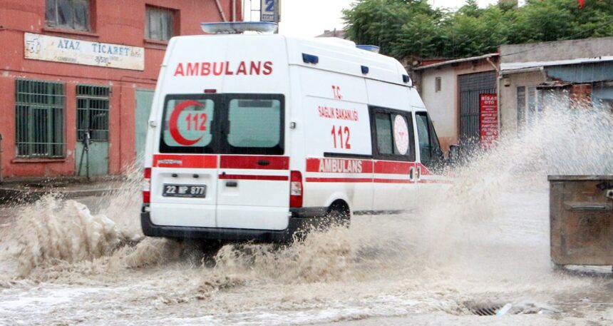 Edirne’de sağanak hayatı olumsuz etkiledi