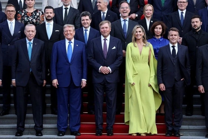 Erdoğan ve Trump NATO aile fotoğrafında bir araya geldi