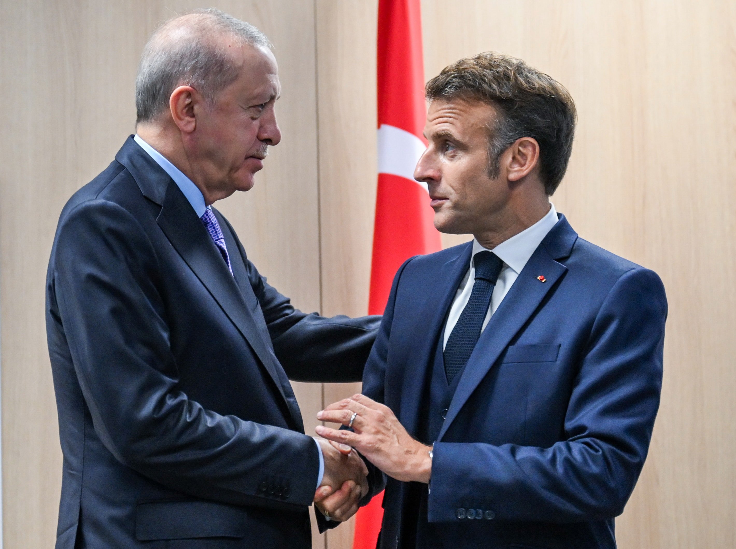 Erdoğan'dan 360 derecelik diplomatik dans: Macron'a vals yaptırdı