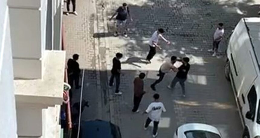 Esenyurt’ta alacak verecek kavgası: Bıçak ve sopalarla birbirilerine girdiler