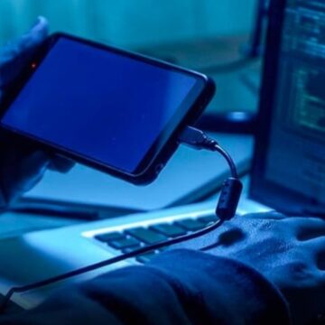 Eşine hediye ettiği telefondan casus yazılımı çıktı
