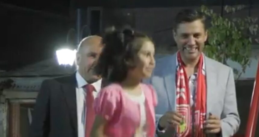 Ferdi Zeyrek’in küçük Fatmagül’e verdiği sözü tuttuğu video gündem oldu