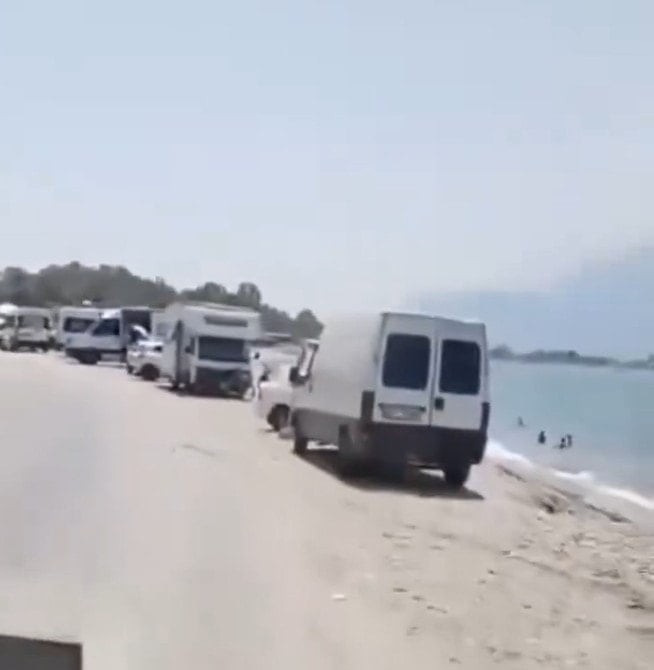 Fethiye’de minibüs şoförünün isyanı: 'Şu halimizi, perişanlığımızı görsünler'