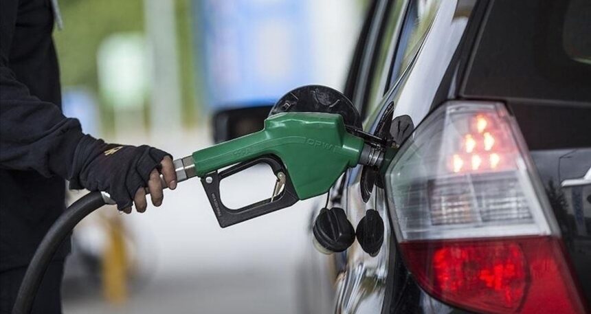Fiyatlar durmuyor: Motorin ve benzine bu gece zam geliyor!