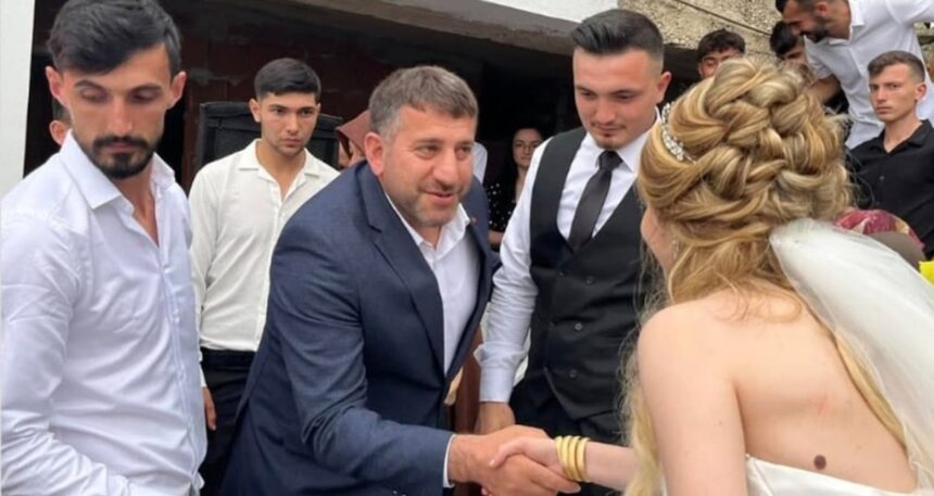 Gelin hanıma halk kesesinden altın