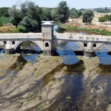 Görenler şaşkınlığını gizleyemedi: Tunca Nehri kurumaya yüz tuttu!
