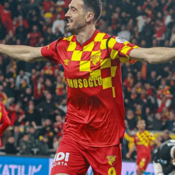 Göztepe 3 isimle yollarını ayırdı