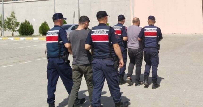 Hakkari’de arama kaydı bulunan yüzlerce kişi yakalandı