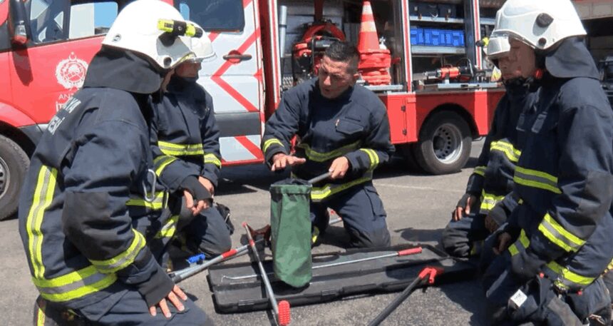 Hava ısındı, itfaiyenin ‘yılan mesaisi’ başladı