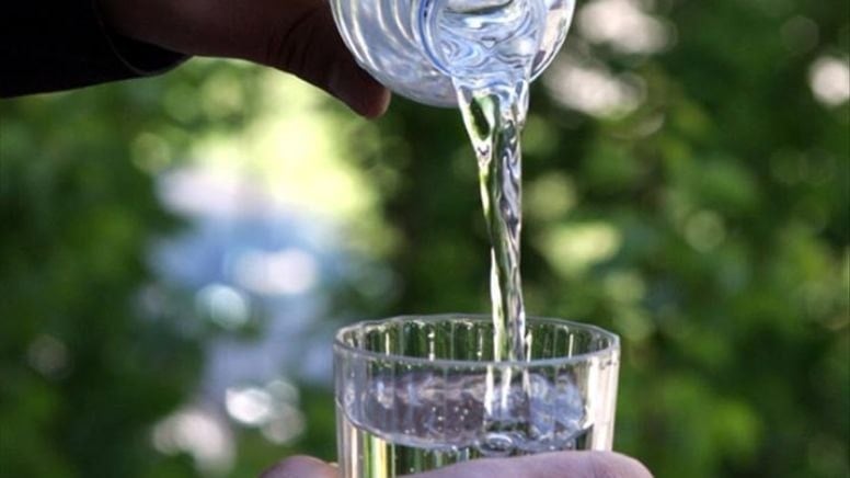 Havalar ısındı, uzmanlar uyardı! Su tüketimine dikkat: Bu sıvıları tüketmeyin