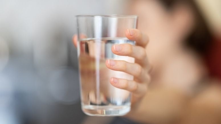 Havalar ısındı, uzmanlar uyardı! Su tüketimine dikkat: Bu sıvıları tüketmeyin