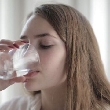 Havalar ısındı, uzmanlar uyardı! Su tüketimine dikkat: Bu sıvıları tüketmeyin