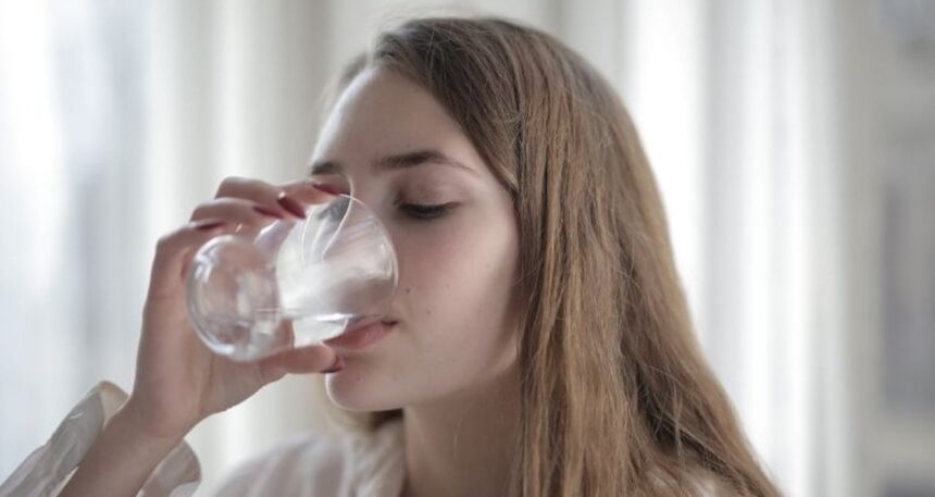 Havalar ısındı, uzmanlar uyardı! Su tüketimine dikkat: Bu sıvıları tüketmeyin