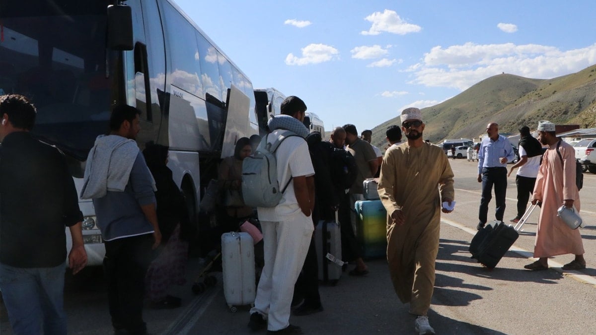 İran'dan tahliyeler sürüyor: Ummanlılar Trabzon'a doğru yola çıktılar