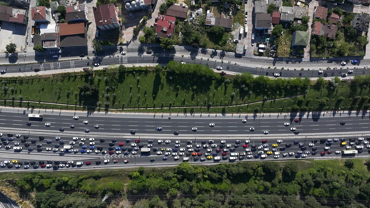 İstanbul girişinde trafik kilitlendi