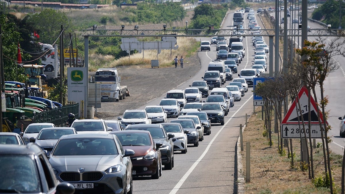 İstanbul girişinde trafik kilitlendi