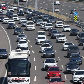 İstanbul girişinde trafik kilitlendi