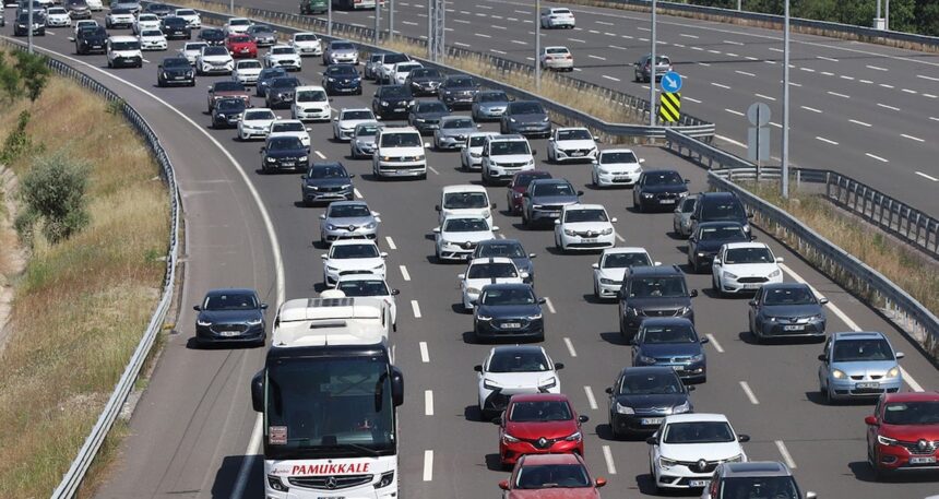 İstanbul girişinde trafik kilitlendi