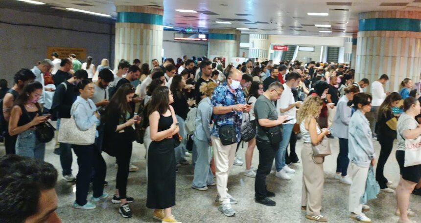 İstanbul metrosunda arıza: Seferler gecikmeli yapılıyor