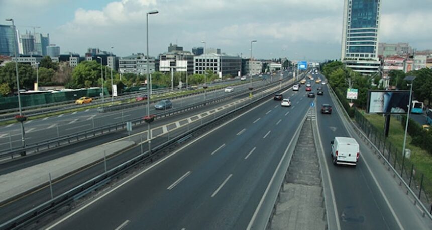 İstanbul’da şaşırtan Pazartesi: Trafik yoğunluğu yüzde 2!