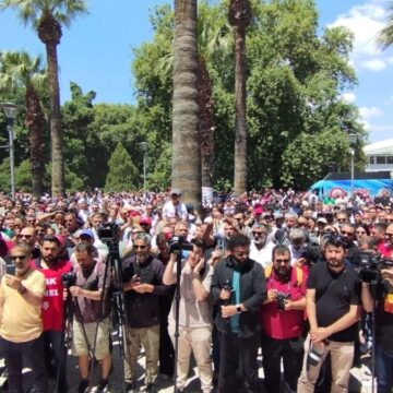 İzmir grevinde işçiler belediyenin teklifi için sandık kuruyor!