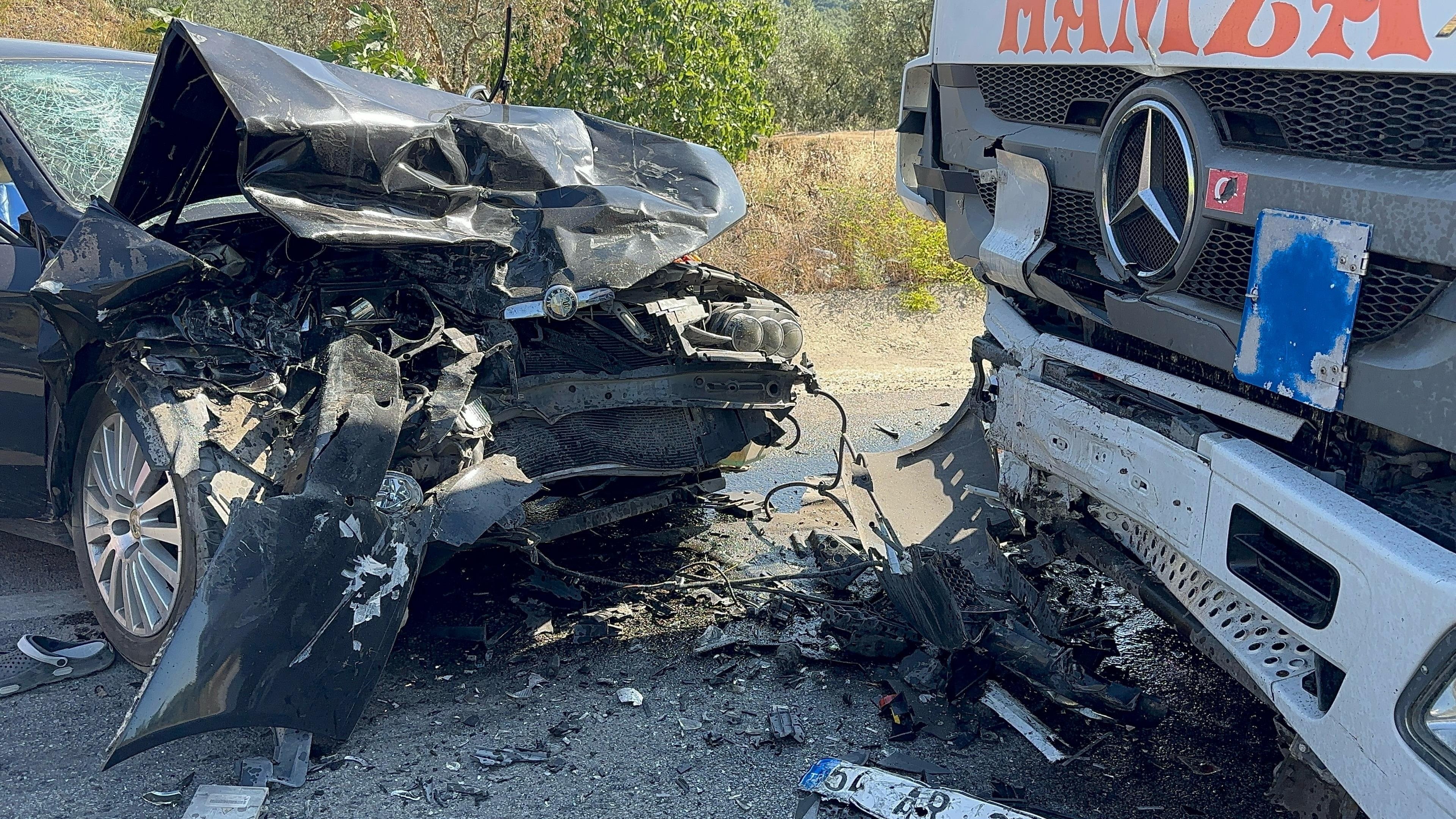 İznik’te otomobil ile TIR çarpıştı: 1 ölü, 2 yaralı