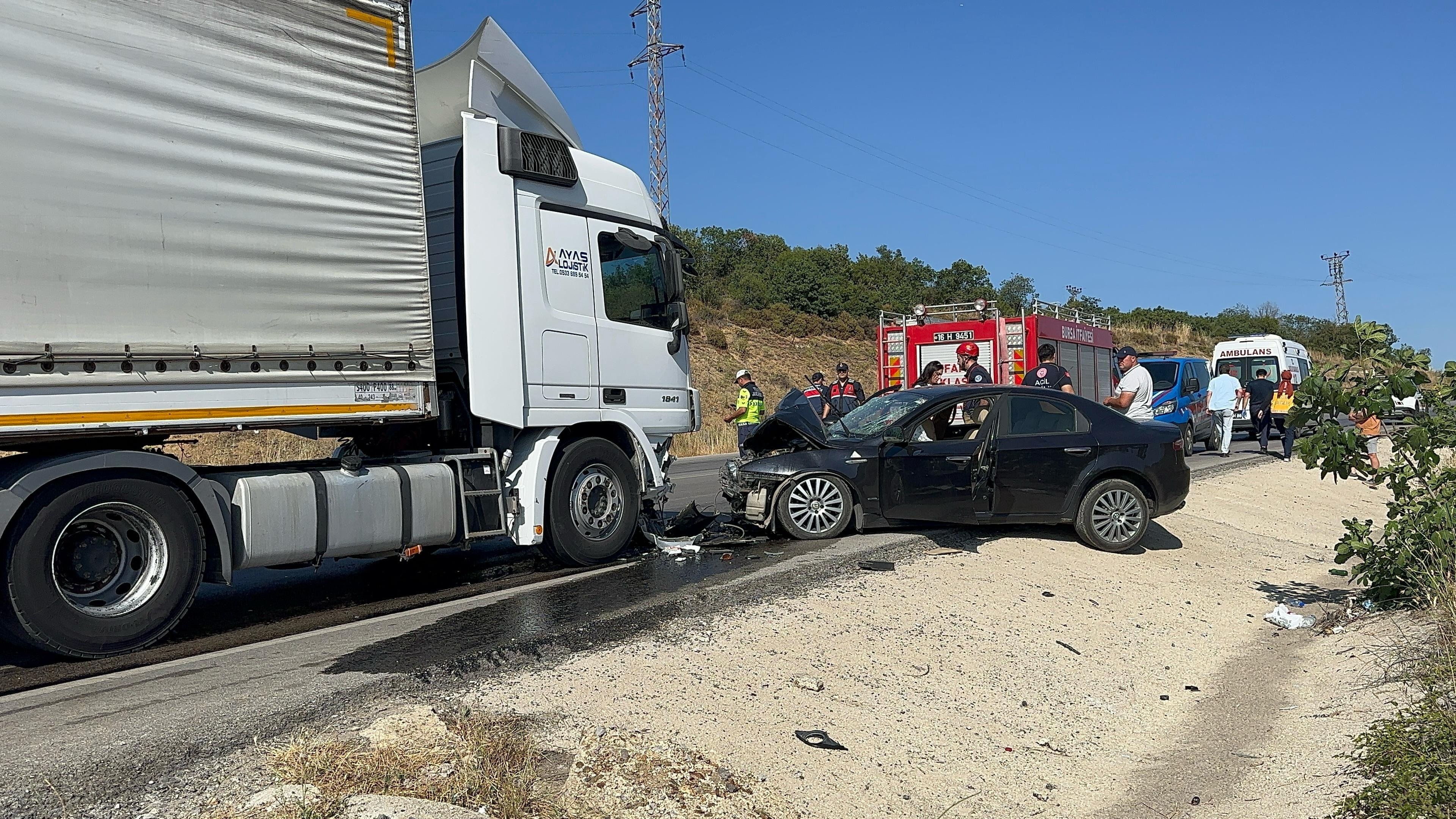 İznik’te otomobil ile TIR çarpıştı: 1 ölü, 2 yaralı