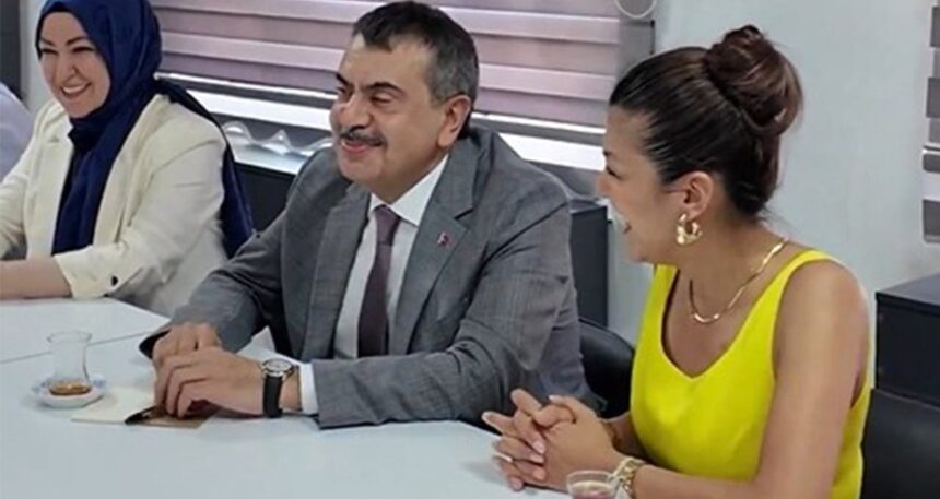 Kadın öğretmenden Bakan Tekin’e tuhaf yorum: ‘Kalp atıyorsunuz ya çıldırıyoruz’