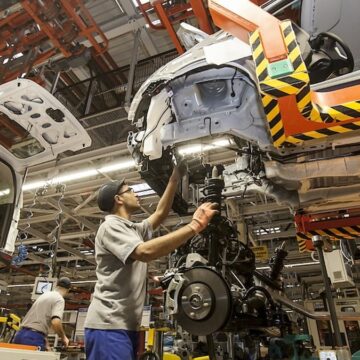 Kapı kilidi arızası Ford’u harekete geçirdi: Popüler modelin üretimi durdu